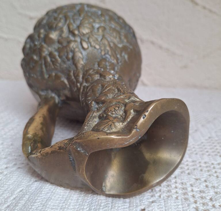 Mosiężny Dzban Vintage – Sceny Winobrania i Putta, Bogaty Relief