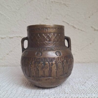 Mosiężna waza amfora vintage – relief grecki, patyna