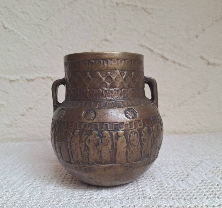 Mosiężna waza amfora vintage – relief grecki, patyna