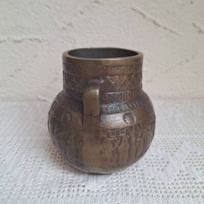 Mosiężna waza amfora vintage – relief grecki, patyna