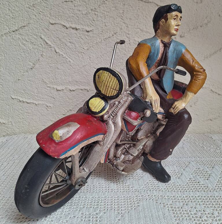 Duża Figurka Retro - Motocyklista na Motocyklu Harley-Davidson