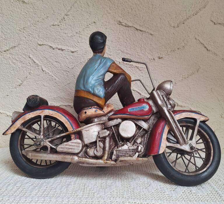 Duża Figurka Retro - Motocyklista na Motocyklu Harley-Davidson
