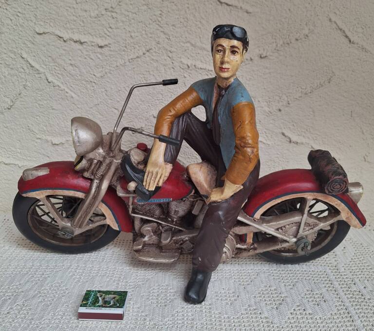 Duża Figurka Retro - Motocyklista na Motocyklu Harley-Davidson