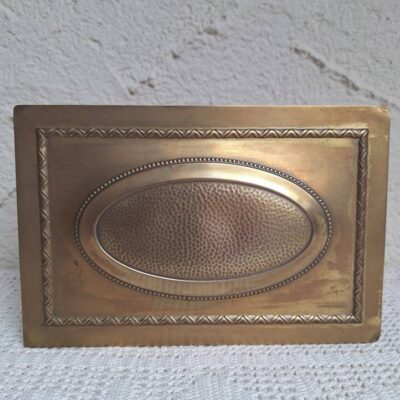 Mosiężna Szkatułka Vintage z Drewnianym Wnętrzem – Art Deco