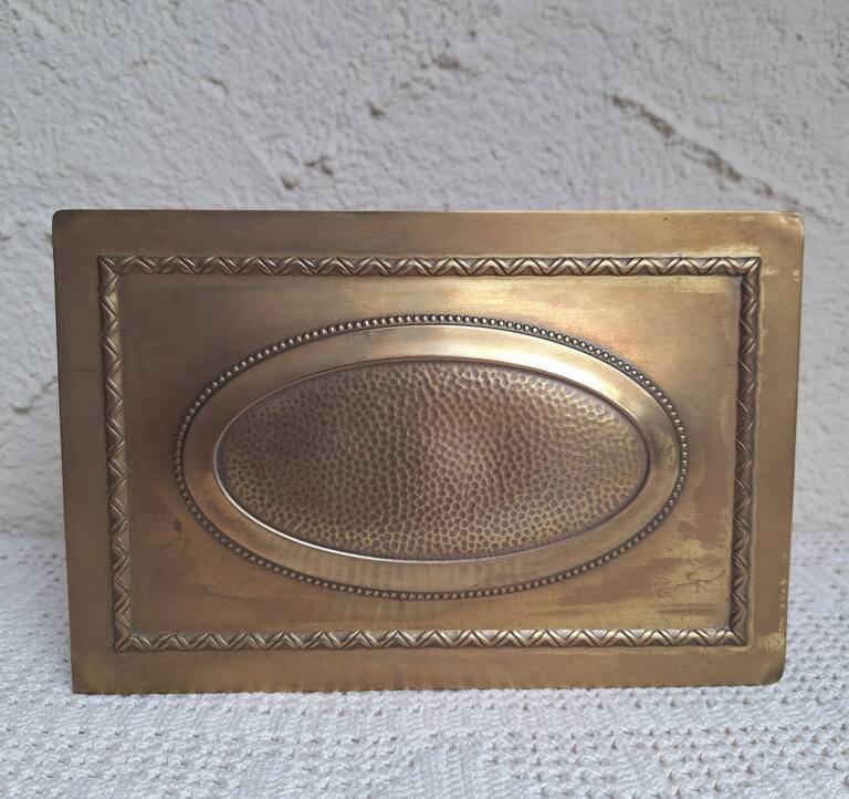 Mosiężna Szkatułka Vintage z Drewnianym Wnętrzem – Art Deco