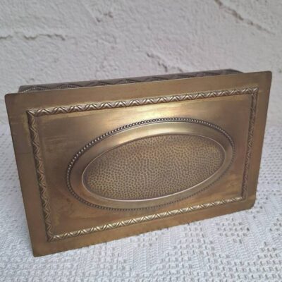 Mosiężna Szkatułka Vintage z Drewnianym Wnętrzem – Art Deco